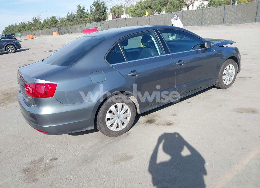 Photo 4 of 2013 Volkswagen Jetta 2.5L SE (VIN 3VWDP7AJ7DM454999)