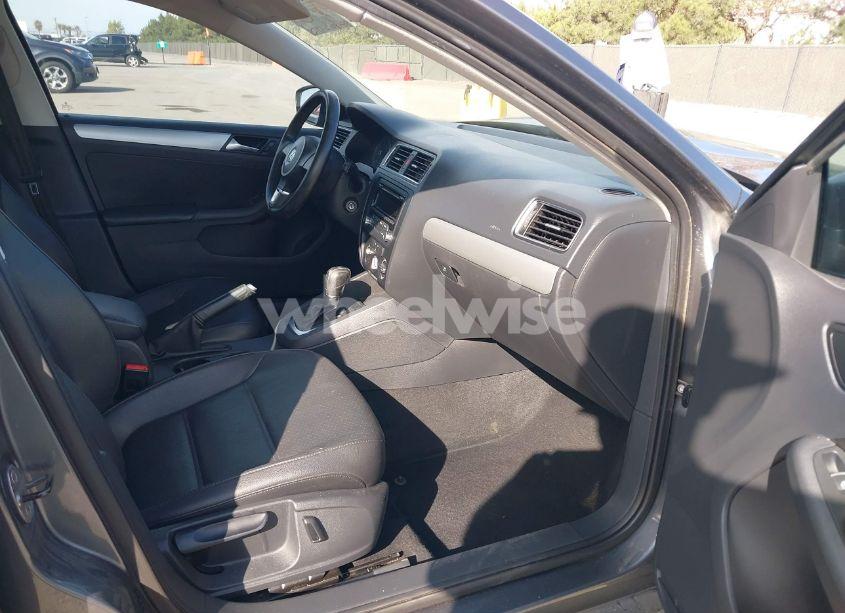 Photo 5 of 2013 Volkswagen Jetta 2.5L SE (VIN 3VWDP7AJ7DM454999)