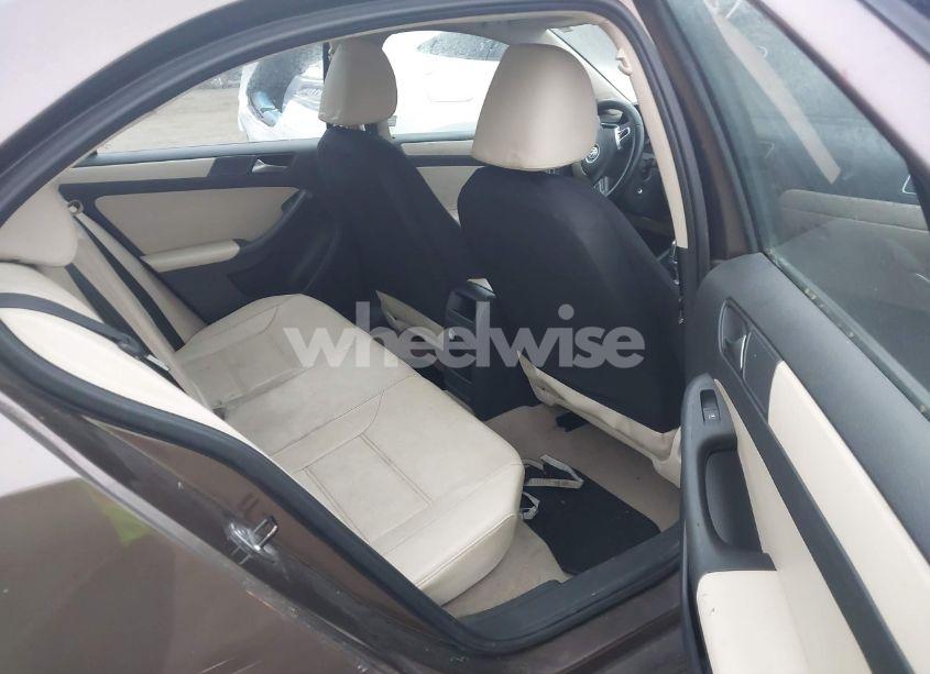 Photo 8 of 2012 Volkswagen Jetta 2.5L SE (VIN 3VWDP7AJ8CM073001)