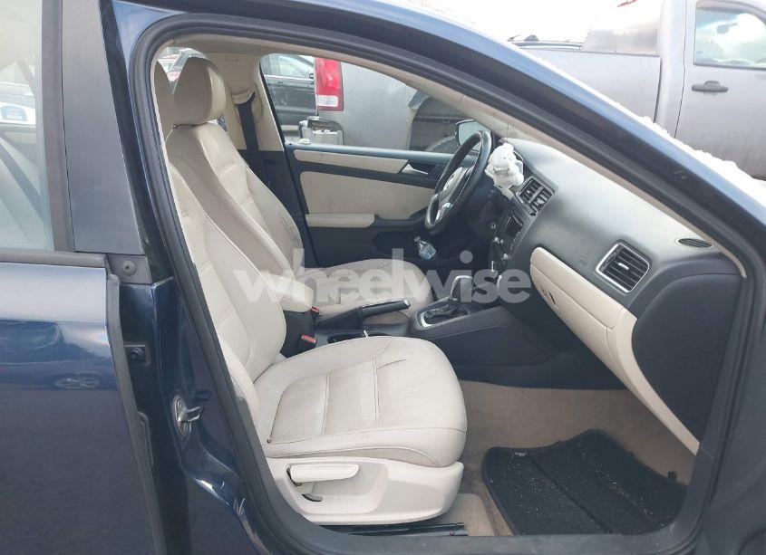Photo 5 of 2012 Volkswagen Jetta 2.5L SE (VIN 3VWDP7AJ8CM350410)