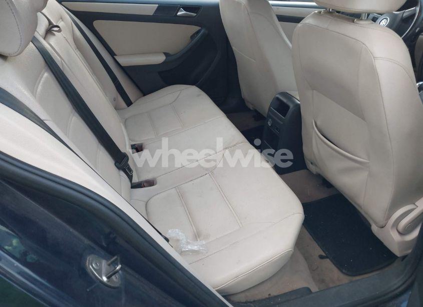 Photo 8 of 2012 Volkswagen Jetta 2.5L SE (VIN 3VWDP7AJ8CM350410)