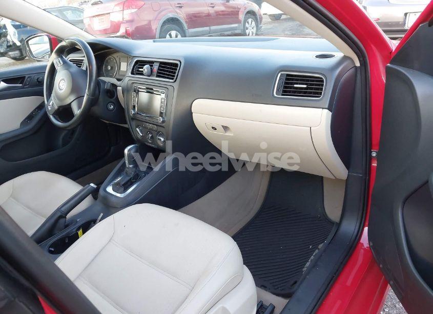 Photo 5 of 2012 Volkswagen Jetta 2.5L SE (VIN 3VWDP7AJ8CM386730)