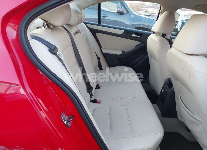 Photo 8 of 2012 Volkswagen Jetta 2.5L SE (VIN 3VWDP7AJ8CM386730)