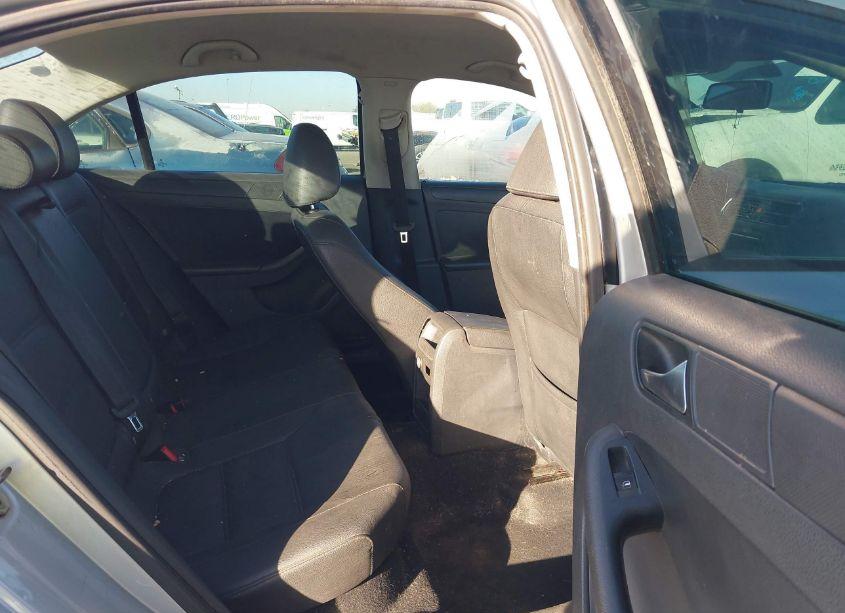 Photo 8 of 2012 Volkswagen Jetta 2.5L SE (VIN 3VWDP7AJ8CM398909)