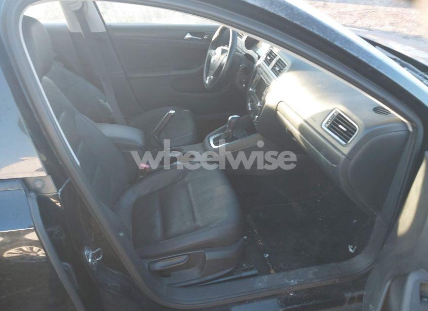 Photo 5 of 2012 Volkswagen Jetta 2.5L SE (VIN 3VWDP7AJ8CM416566)