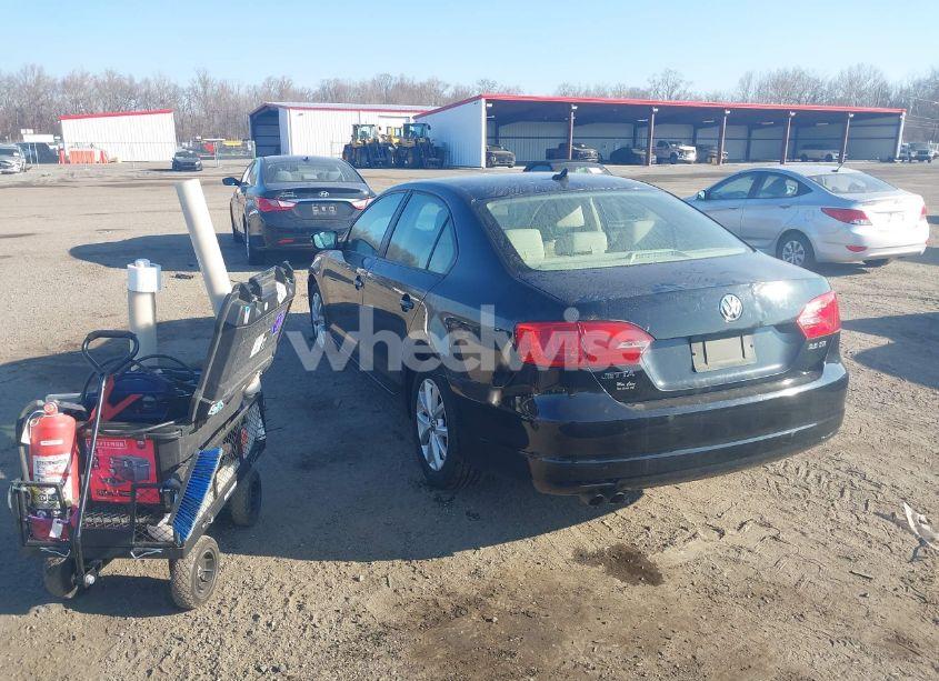 Photo 3 of 2012 Volkswagen Jetta 2.5L SE (VIN 3VWDP7AJ8CM420679)