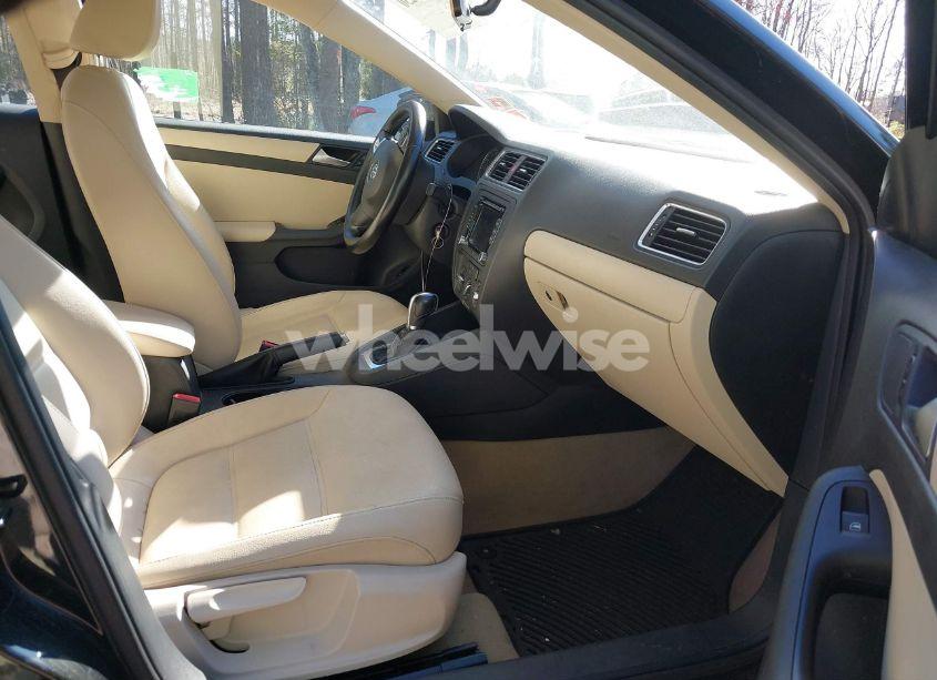 Photo 5 of 2012 Volkswagen Jetta 2.5L SE (VIN 3VWDP7AJ8CM423405)