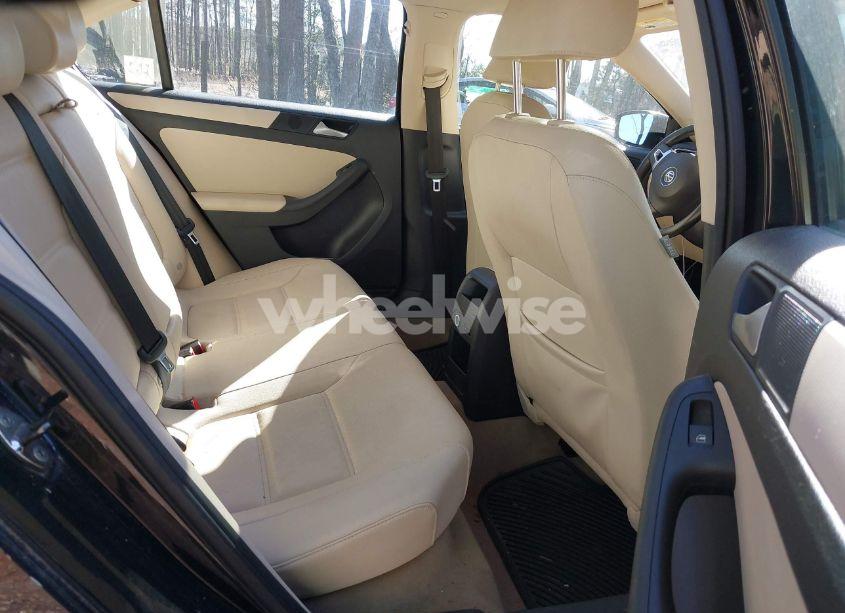 Photo 8 of 2012 Volkswagen Jetta 2.5L SE (VIN 3VWDP7AJ8CM423405)