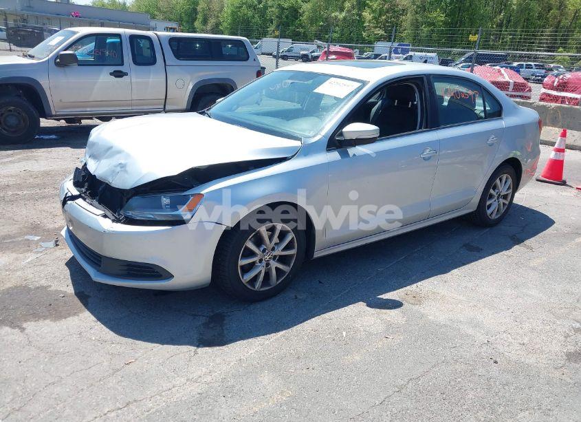 Photo 2 of 2012 Volkswagen Jetta 2.5L SE (VIN 3VWDP7AJ8CM465069)