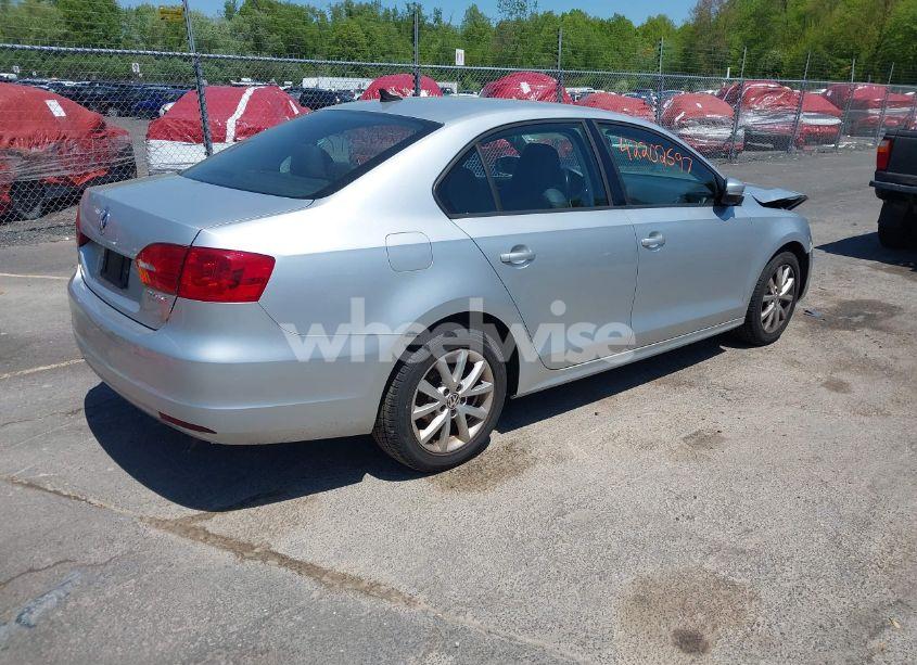 Photo 4 of 2012 Volkswagen Jetta 2.5L SE (VIN 3VWDP7AJ8CM465069)
