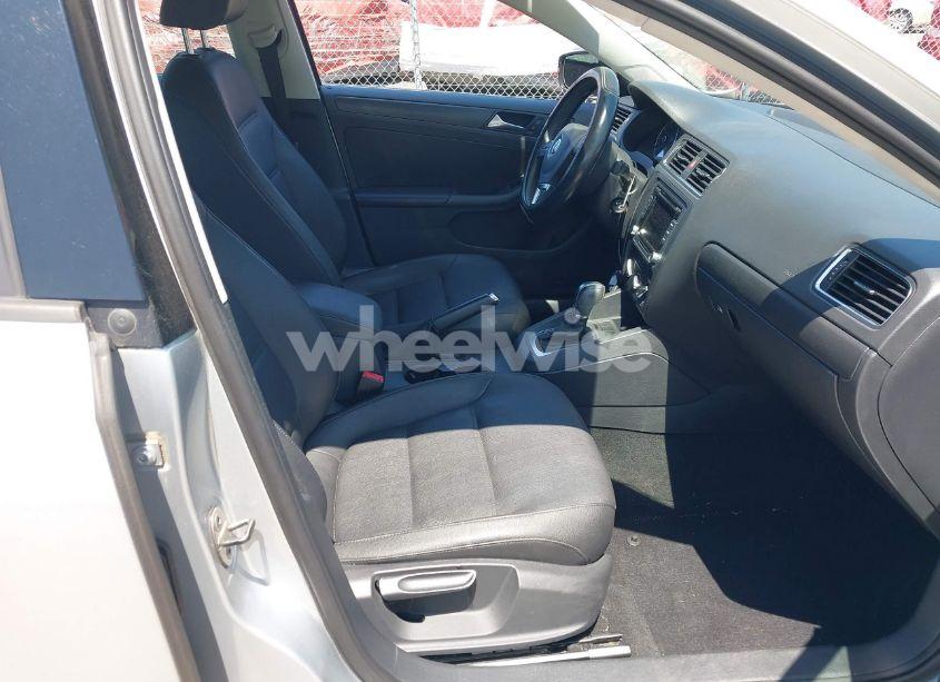 Photo 5 of 2012 Volkswagen Jetta 2.5L SE (VIN 3VWDP7AJ8CM465069)