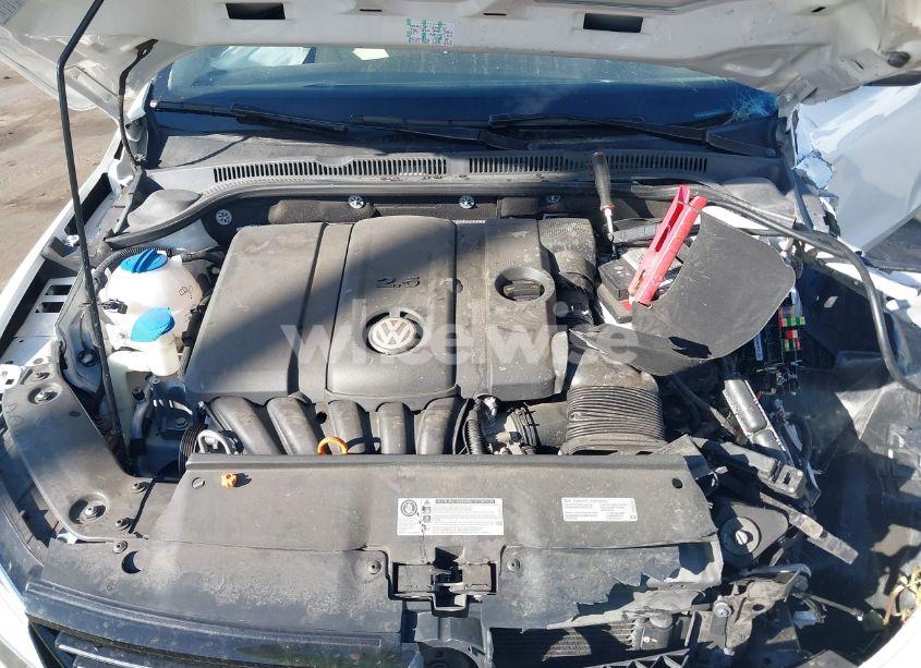 Photo 10 of 2013 Volkswagen Jetta 2.5L SE (VIN 3VWDP7AJ8DM252415)