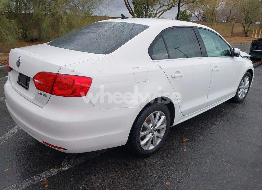Photo 4 of 2013 Volkswagen Jetta 2.5L SE (VIN 3VWDP7AJ8DM252415)