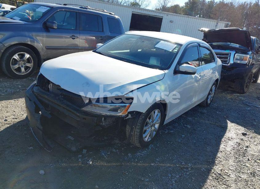 Photo 2 of 2013 Volkswagen Jetta 2.5L SE (VIN 3VWDP7AJ8DM282661)