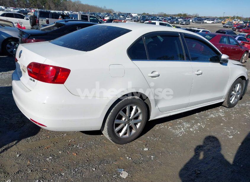 Photo 4 of 2013 Volkswagen Jetta 2.5L SE (VIN 3VWDP7AJ8DM282661)