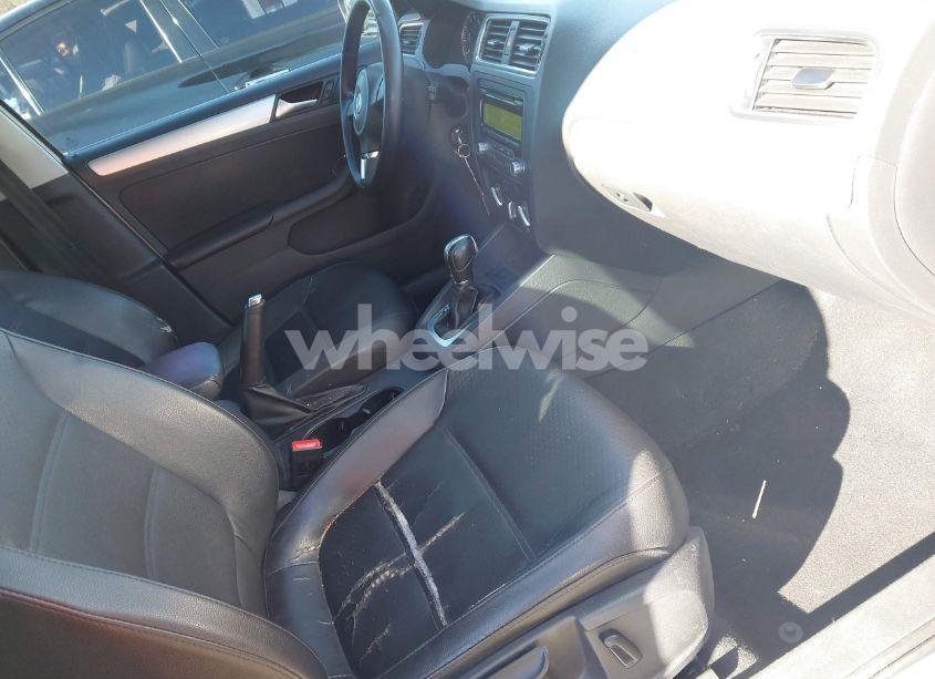 Photo 5 of 2013 Volkswagen Jetta 2.5L SE (VIN 3VWDP7AJ8DM282661)