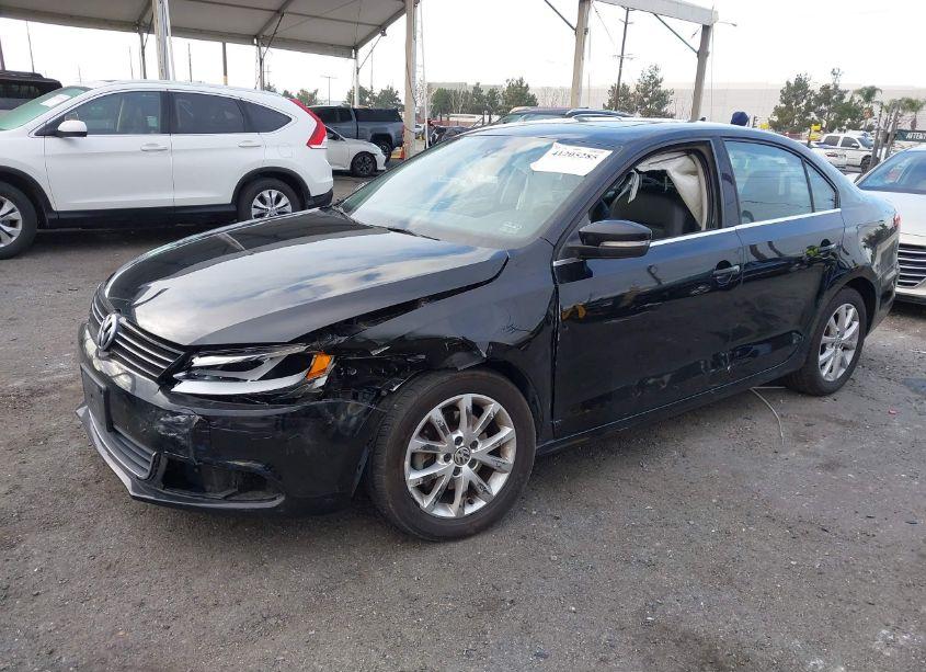 Photo 2 of 2013 Volkswagen Jetta 2.5L SE (VIN 3VWDP7AJ8DM286094)