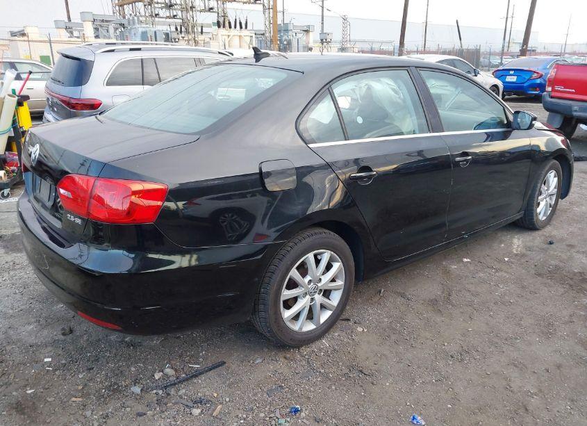 Photo 4 of 2013 Volkswagen Jetta 2.5L SE (VIN 3VWDP7AJ8DM286094)
