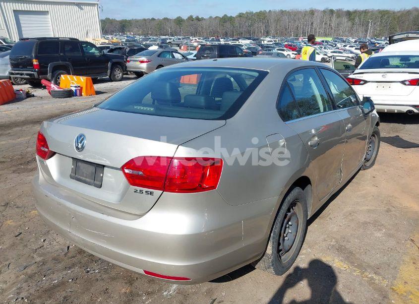 Photo 4 of 2013 Volkswagen Jetta 2.5L SE (VIN 3VWDP7AJ8DM293305)