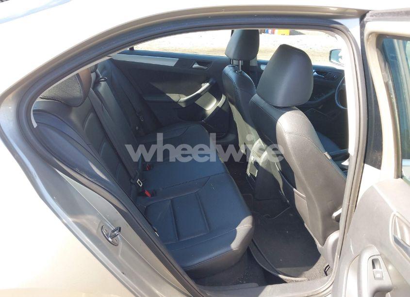 Photo 8 of 2013 Volkswagen Jetta 2.5L SE (VIN 3VWDP7AJ8DM293305)