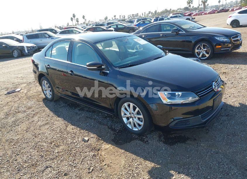 2013 Volkswagen Jetta 2.5L SE (VIN 3VWDP7AJ8DM297645) main photo