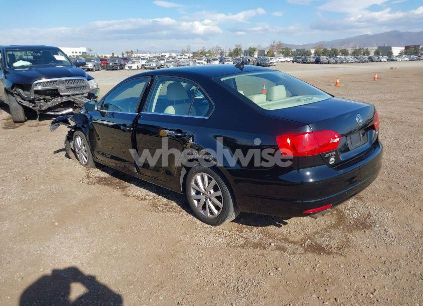 Photo 3 of 2013 Volkswagen Jetta 2.5L SE (VIN 3VWDP7AJ8DM297645)