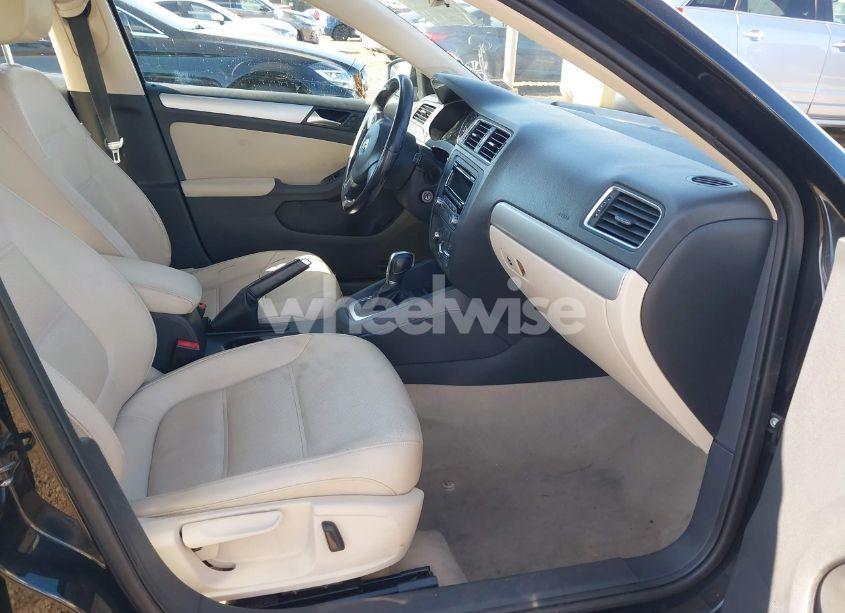 Photo 5 of 2013 Volkswagen Jetta 2.5L SE (VIN 3VWDP7AJ8DM297645)