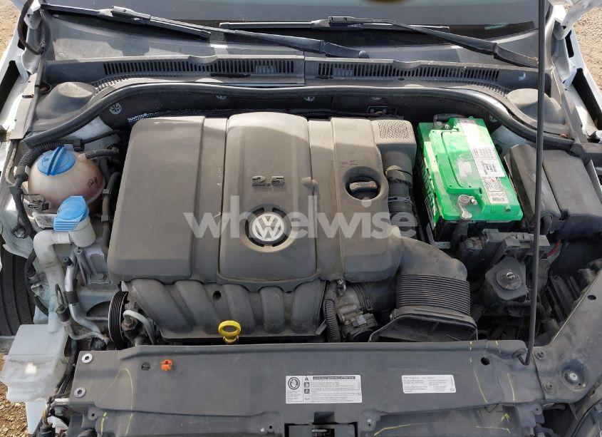 Photo 10 of 2013 Volkswagen Jetta 2.5L SE (VIN 3VWDP7AJ8DM298939)