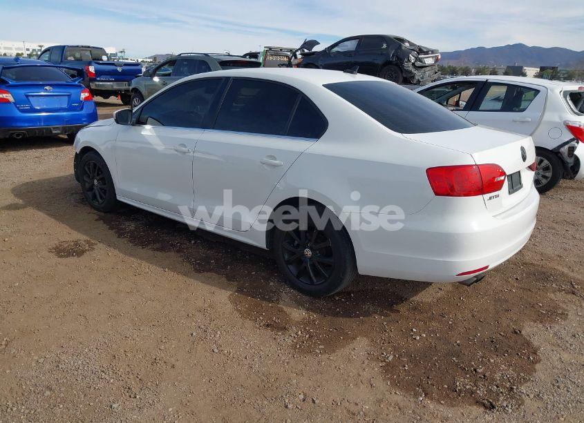 Photo 3 of 2013 Volkswagen Jetta 2.5L SE (VIN 3VWDP7AJ8DM298939)