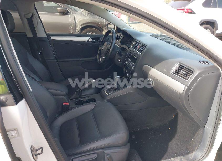 Photo 5 of 2013 Volkswagen Jetta 2.5L SE (VIN 3VWDP7AJ8DM298939)