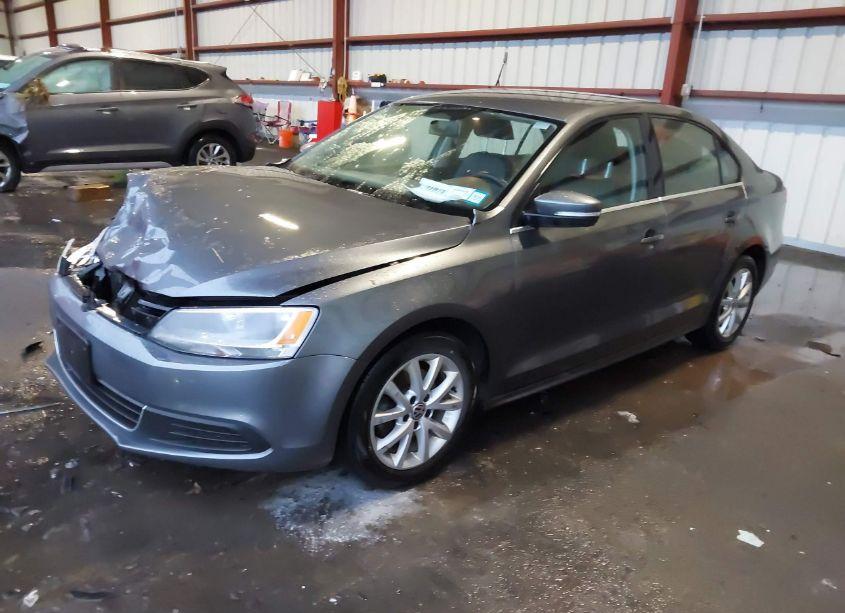 Photo 2 of 2013 Volkswagen Jetta 2.5L SE (VIN 3VWDP7AJ8DM307168)