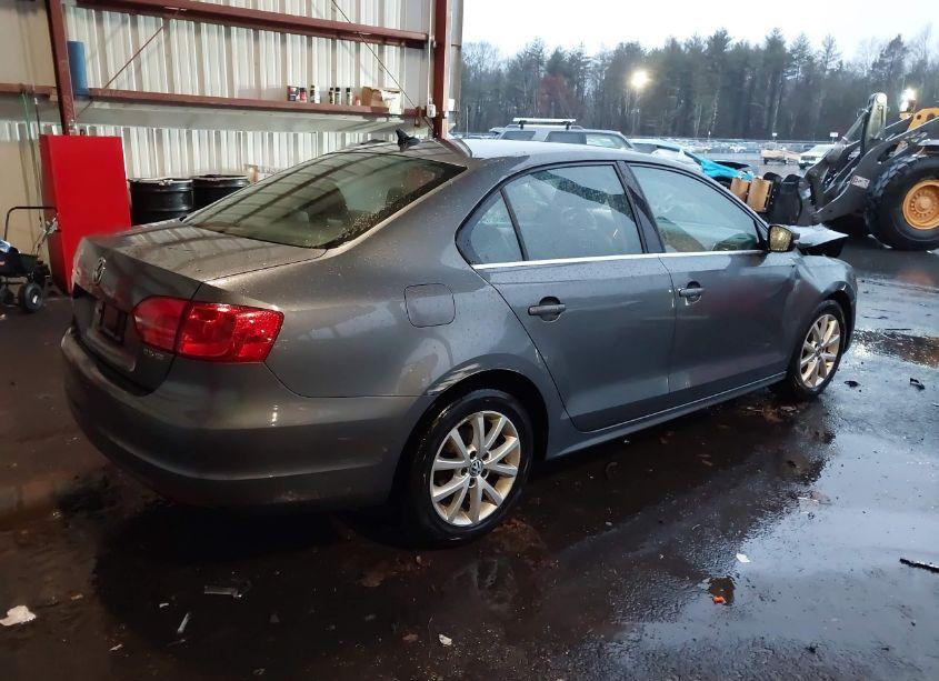 Photo 4 of 2013 Volkswagen Jetta 2.5L SE (VIN 3VWDP7AJ8DM307168)