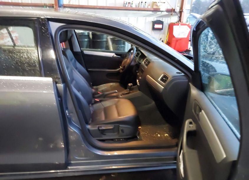Photo 5 of 2013 Volkswagen Jetta 2.5L SE (VIN 3VWDP7AJ8DM307168)