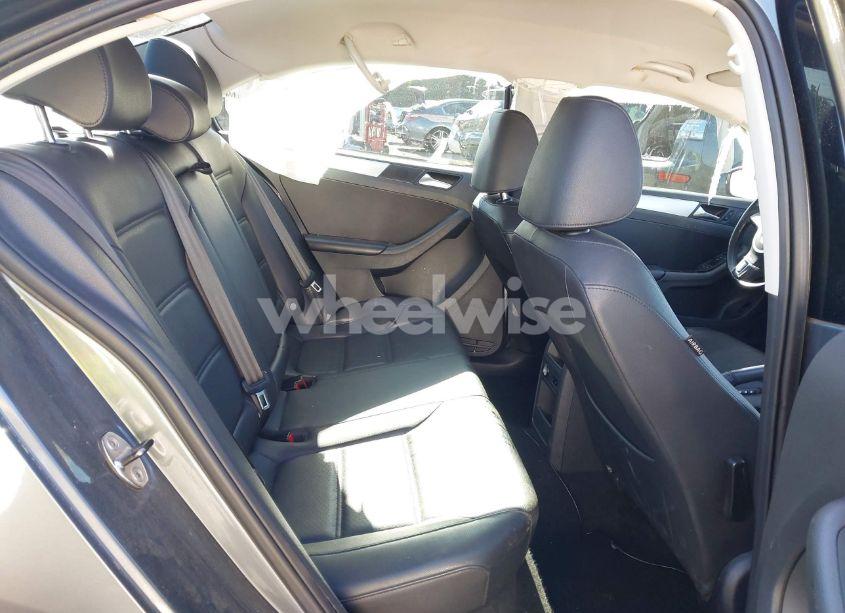 Photo 8 of 2013 Volkswagen Jetta 2.5L SE (VIN 3VWDP7AJ8DM353051)