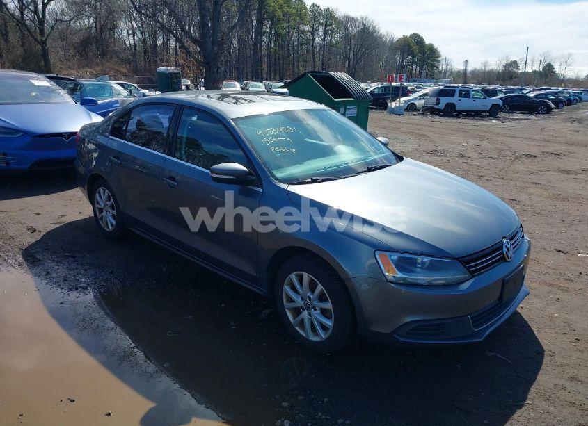 2013 Volkswagen Jetta 2.5L SE (VIN 3VWDP7AJ8DM354362) main photo