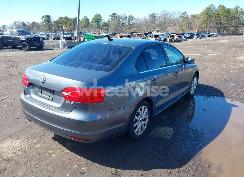 Photo 4 of 2013 Volkswagen Jetta 2.5L SE (VIN 3VWDP7AJ8DM354362)