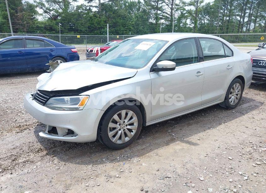 Photo 2 of 2013 Volkswagen Jetta 2.5L SE (VIN 3VWDP7AJ8DM380055)