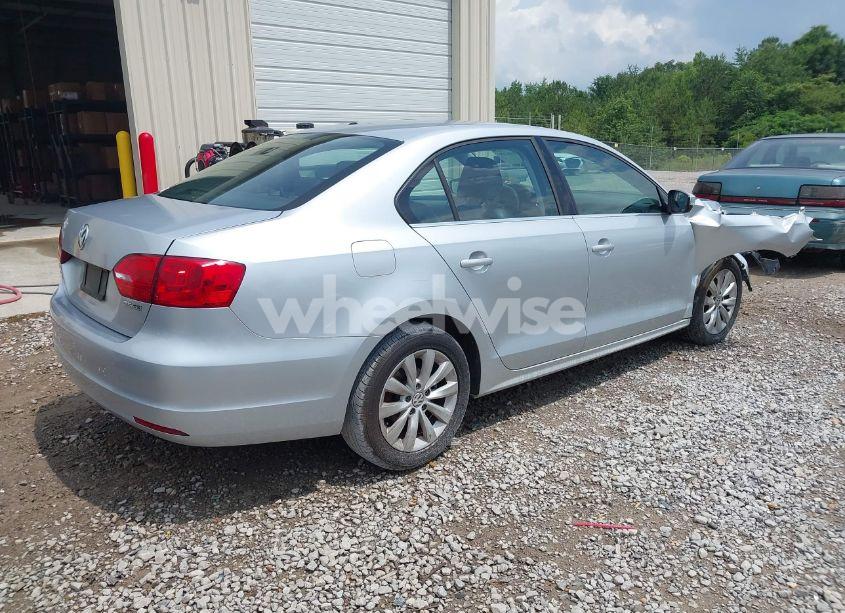Photo 4 of 2013 Volkswagen Jetta 2.5L SE (VIN 3VWDP7AJ8DM380055)