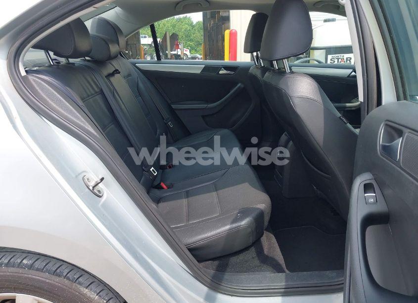 Photo 8 of 2013 Volkswagen Jetta 2.5L SE (VIN 3VWDP7AJ8DM380055)