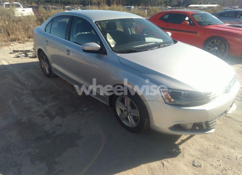 2013 Volkswagen Jetta 2.5L SE (VIN 3VWDP7AJ8DM392738) main photo