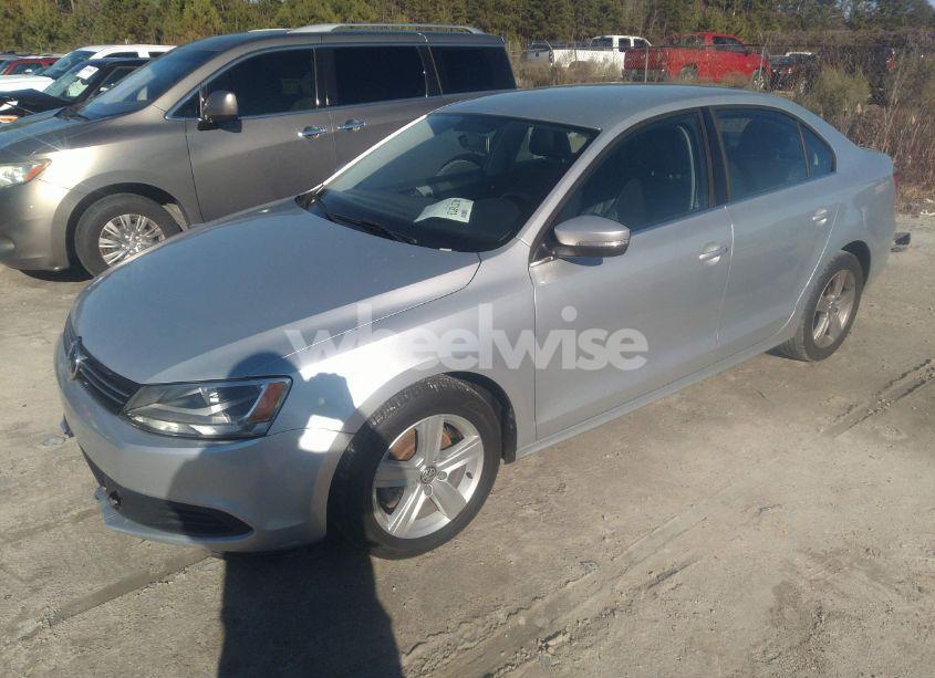 Photo 2 of 2013 Volkswagen Jetta 2.5L SE (VIN 3VWDP7AJ8DM392738)