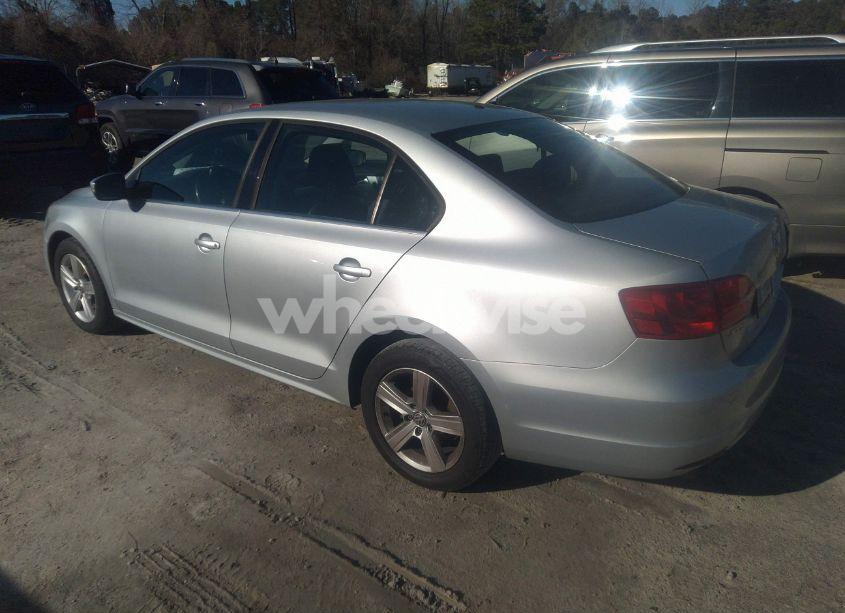 Photo 3 of 2013 Volkswagen Jetta 2.5L SE (VIN 3VWDP7AJ8DM392738)