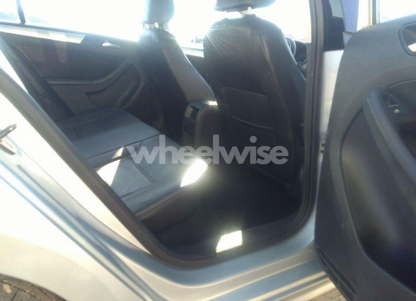 Photo 8 of 2013 Volkswagen Jetta 2.5L SE (VIN 3VWDP7AJ8DM392738)