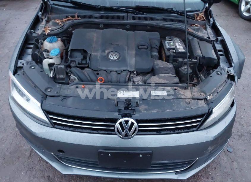 Photo 10 of 2013 Volkswagen Jetta 2.5L SE (VIN 3VWDP7AJ8DM405519)