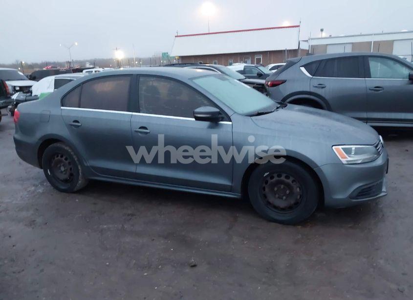 Photo 13 of 2013 Volkswagen Jetta 2.5L SE (VIN 3VWDP7AJ8DM405519)