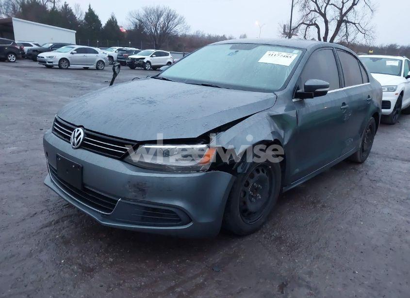 Photo 2 of 2013 Volkswagen Jetta 2.5L SE (VIN 3VWDP7AJ8DM405519)