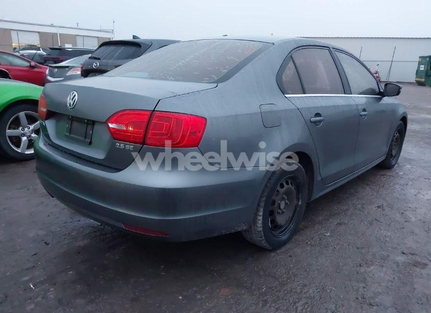 Photo 4 of 2013 Volkswagen Jetta 2.5L SE (VIN 3VWDP7AJ8DM405519)