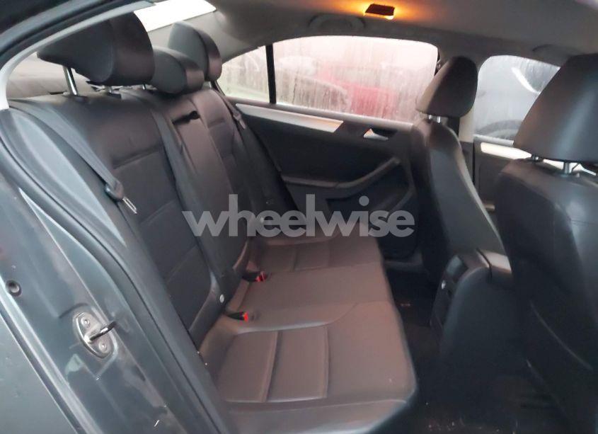 Photo 8 of 2013 Volkswagen Jetta 2.5L SE (VIN 3VWDP7AJ8DM405519)
