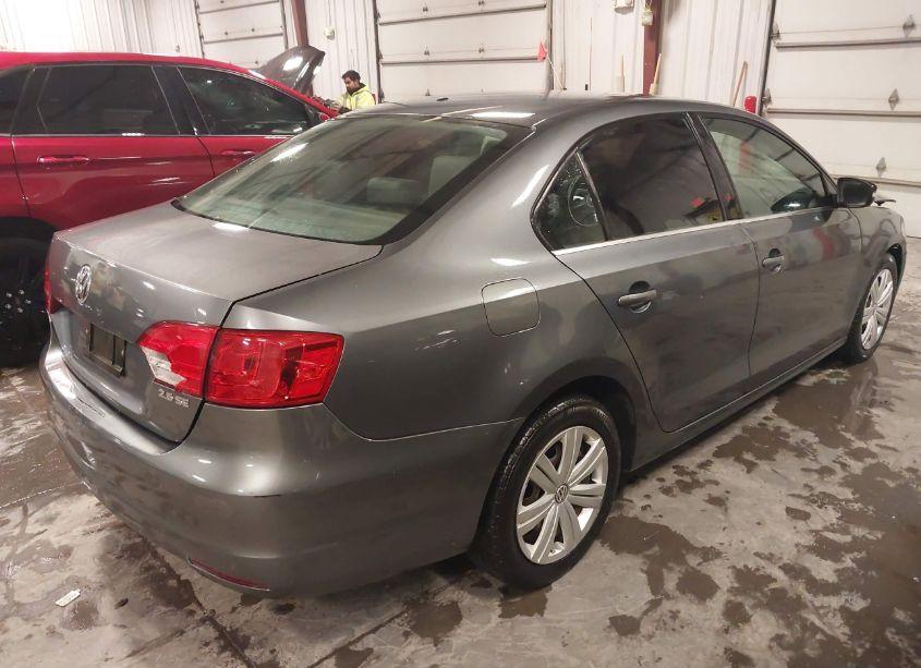 Photo 4 of 2013 Volkswagen Jetta 2.5L SE (VIN 3VWDP7AJ8DM406489)