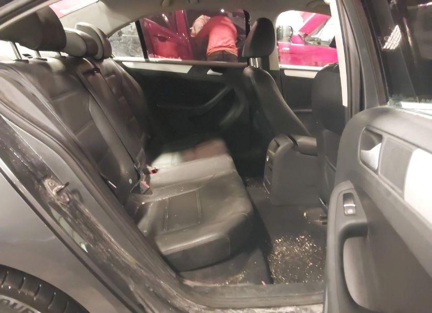 Photo 8 of 2013 Volkswagen Jetta 2.5L SE (VIN 3VWDP7AJ8DM406489)